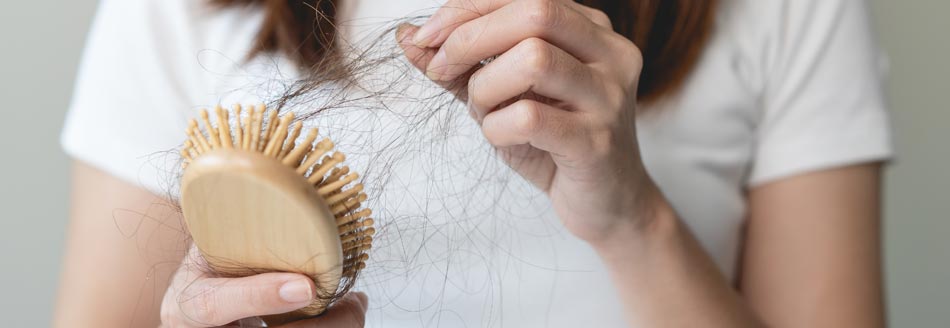 Haarbürste reinigen: Entfussele das Kämmobjekt